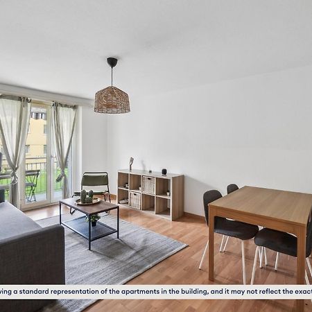 Urban Living Redefined: Apartment In Oerlikon Zurich Extérieur photo